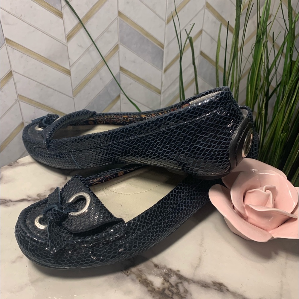 Navy flats